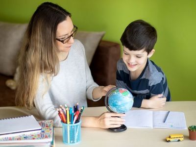 Σχολική μελέτη σε παιδιά με ΔΕΠ-Υ: Οδηγίες για γονείς
