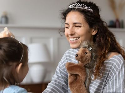 Ανάπτυξη παιδιού: Παίξτε θεατρικό παιχνίδι με τα παιδιά εν μέσω καραντίνας