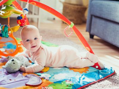 Τι μπορείτε να παίξετε με ένα μωρό 3 μηνών