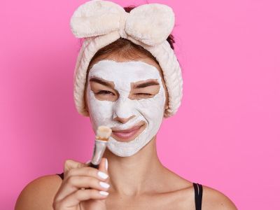 Σπιτικές μάσκες προσώπου για τις μαμάδες που δεν έχουν πολύ χρόνο (vid)