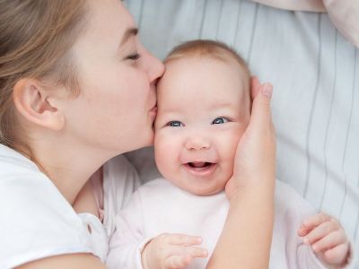 Πότε αρχίζουν τα μωρά να χαμογελούν συνειδητά;