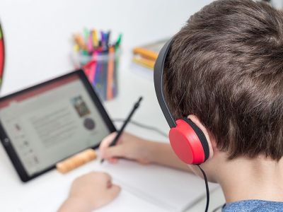 "Πες το, παιδί  μου, αφού το ξέρεις!" (φωνή μάνας από τα βάθη της Webex)