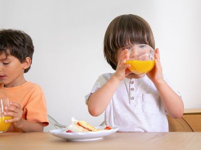 Κέικ πορτοκαλιού για παιδιά που έχουν δυσανεξία στη γλουτένη (vid)