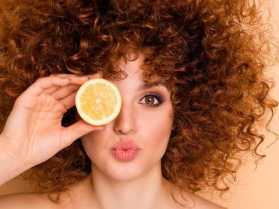 Tips για μαμάδες: Πέντε χρήσεις του λεμονιού στη ρουτίνα ομορφιάς