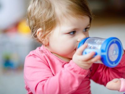 Πότε μπορεί το μωρό να πιει νερό;