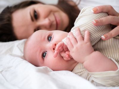 5 καθημερινές συνήθειες που συμβάλλουν στην εγκεφαλική ανάπτυξη του μωρού