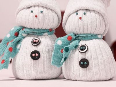 Χειροτεχνίες για παιδιά: Φτιάξτε έναν χαριτωμένο Άγιο Βασίλη από κάλτσες