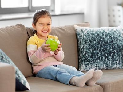 Παιδί και διατροφή: Ποια είναι τα πιο ωφέλιμα φρούτα αυτήν την εποχή;