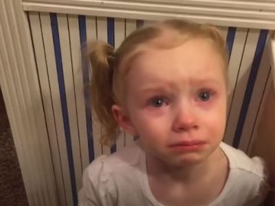 "Μπαμπά, εσύ είσαι;" - Αντιδράσεις παιδιών στο ξύρισμα του μπαμπά