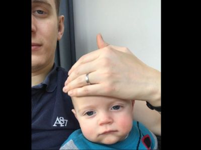 Μπαμπάς βρήκε τον τέλειο τρόπο για να κοιμηθεί το μωρό (vid)