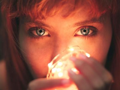 Όλη η αλήθεια για τη θεραπεία του κόκκινου φωτός στο σώμα σου