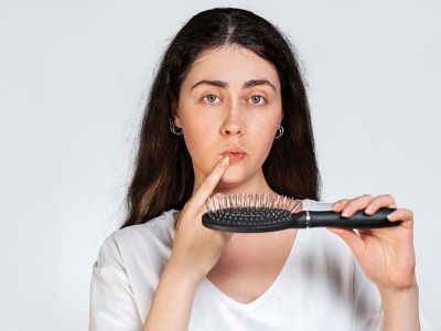 Tips για μαμάδες: Πώς να καθαρίσετε εύκολα τις βούρτσες των μαλλιών σας