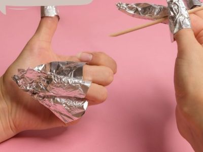 Πώς να αφαιρέσεις το ημιμόνιμο αφού τα νυχάδικα παραμένουν κλειστά