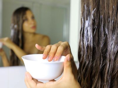 Tips για μαμάδες: Σπιτικές μάσκες για λιπαρά μαλλιά