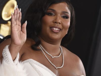 Το νέο μανικιούρ της Lizzo είναι ό,τι πιο girly είδαμε τελευταία