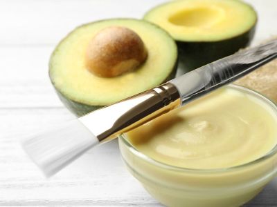 Tips για μαμάδες: 5 σπιτικές μάσκες με αβοκάντο για όλες τις επιδερμίδες