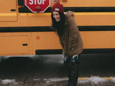 Shopping Guide: Οι ωραιότερες χρωματιστές μπότες για all day εμφανίσεις