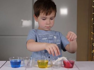 Μαθαίνοντας τα χρώματα - Ένα εύκολο πείραμα για παιδιά