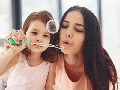 Δραστηριότητες για παιδιά: Έτσι θα φτιάξετε τις τέλειες σαπουνόφουσκες