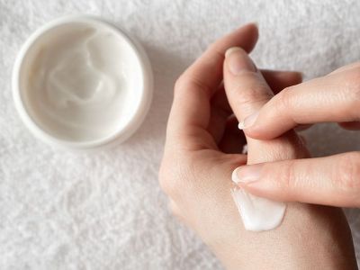 Tips για μαμάδες: Σπιτική κρέμα χεριών με αλόη και δύο ακόμα υλικά