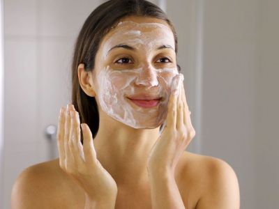 Tips για μαμάδες: DIY αντιγηραντική κρέμα προσώπου με ρύζι