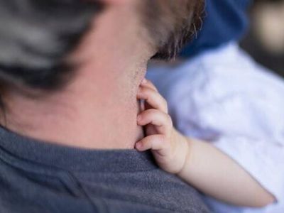 Άδεια τοκετού και σε πατέρες: Ό,τι προβλέπει νομοσχέδιο για νέους γονείς