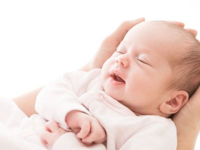 Αυτός είναι ο λόγος που το μωρό κουνάει το κεφάλι του μπρος - πίσω