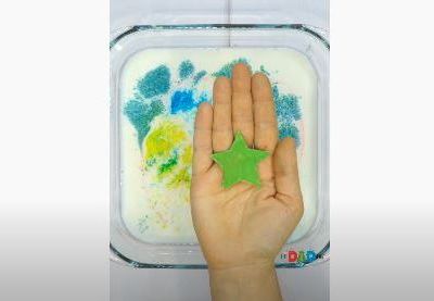 Πειράματα για παιδιά: Εύκολο πείραμα με γάλα και χρώμα ζαχαροπλαστικής