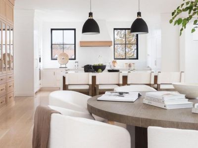 Επαναπροσδιόρισε ένα σπίτι δίπλα στη θάλασσα με μοντέρνα στοιχεία