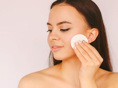 Tips για μαμάδες: Τρεις τρόποι ντεμακιγιάζ με φυσικά υλικά