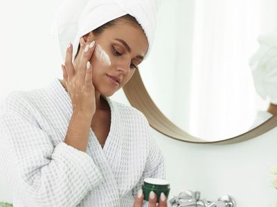 Tips για μαμάδες: DIY αντιγηραντική κρέμα προσώπου με φυσικά υλικά