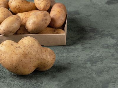 Τips για μαμάδες: Τα απίθανα οφέλη της ωμής πατάτας στο δέρμα