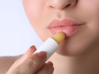Tips για μαμάδες: Σπιτικό lip balm με ελαιόλαδο - Δείτε πώς θα το φτιάξετε