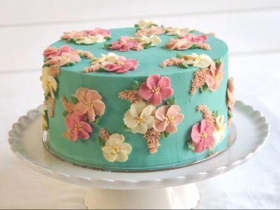 Ανοιξιάτικη τούρτα γενεθλίων για μικρά και μεγάλα κορίτσια