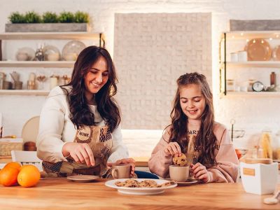 Πώς θα φτιάξετε σοκολατένιο χούμους από ρεβίθια για τα παιδιά