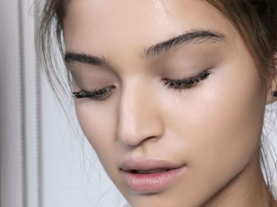 Πέφτουν οι βλεφαρίδες σου; Να τι συμβαίνει