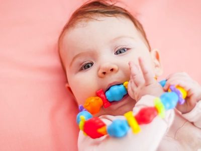 Tα πρώτα δόντια του μωρού: Τι πρέπει να γνωρίζετε;