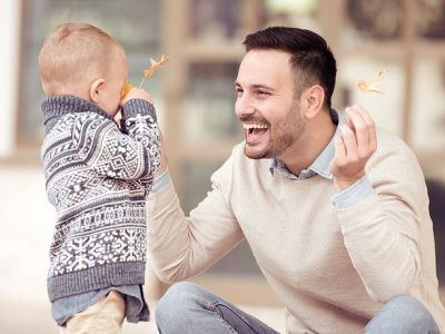 Tα παιδιά που περνούν ίσο χρόνο και με τους δύο γονείς έχουν λιγότερα ψυχοσωματικά συμπτώματα