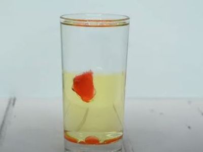 Πειράματα για παιδιά: Κάντε κι εσείς το πείραμα με το λάδι και τα παγάκια