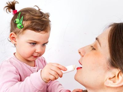 Με αυτή τη συνταγή θα φτιάξετε lip balm για εσάς και τα παιδιά σας