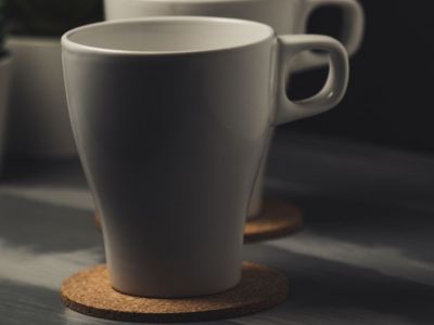 DIY time: Φτιάξε τα ωραιότερα σουβέρ για το τραπέζι σου από λίγο φελλό