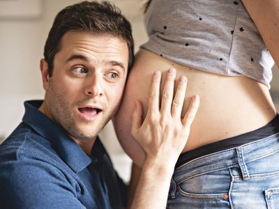 Θα γίνεις μπαμπάς; Να πώς θα βοηθήσεις την έγκυο σύντροφό σου