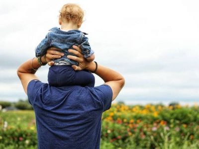 Συνεπιμέλεια: Επιστολή των Ενεργών Μπαμπάδων στον πρωθυπουργό – «Η δημόσια διαβούλευση μίλησε»