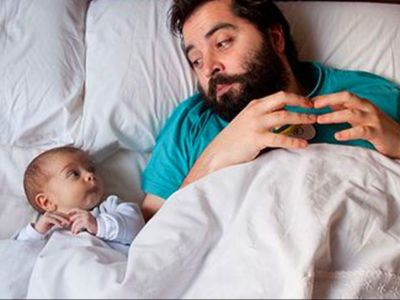 Μπαμπάδες και μωράκια στα πιο ξεκαρδιστικά στιγμιότυπα (vid)