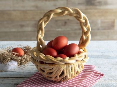 Φτιάξτε πασχαλινό καλάθι από ζύμη