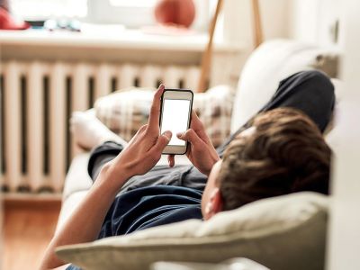 Εφηβεία: Πώς σχετίζεται η κατάθλιψη με την χρήση του διαδικτύου;