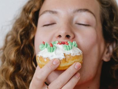 7 στοιχεία που μαρτυρούν πως είσαι εθισμένη στη ζάχαρη