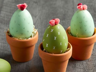 DIY ideas: Πώς θα μεταμορφώσεις τα πασχαλινά διακοσμητικά αυγά σε χρωματιστά κακτάκια (photos)