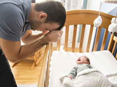 Κινδυνεύουν και οι μπαμπάδες από επιλόχειο κατάθλιψη;