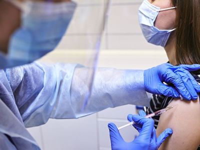 Πρόκειται να κάνω εξωσωματική – μπορώ να κάνω το εμβόλιο για Covid-19;